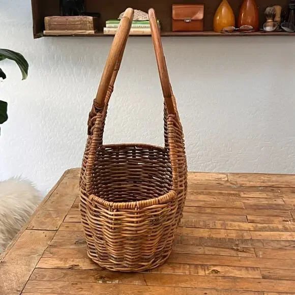 Large Vintage Wicker Basket with Wooden Handles Home Decor - Picture 9 of 12